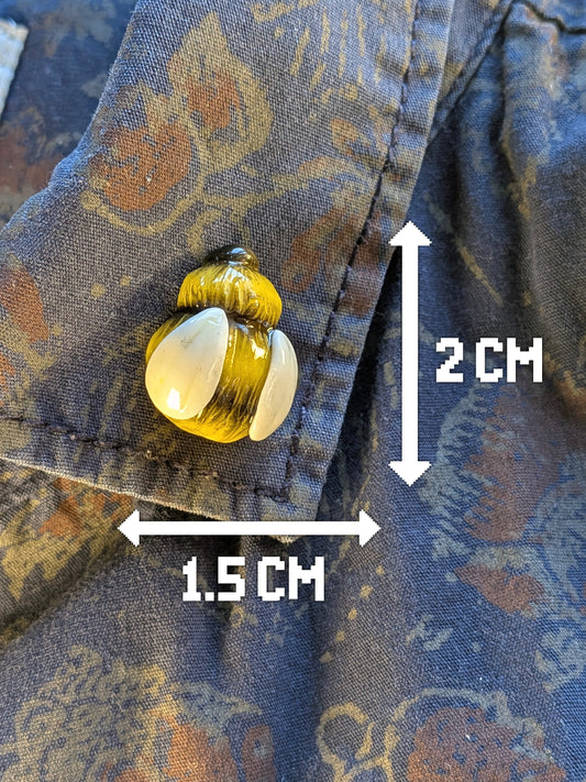 Bumble bee pin badge