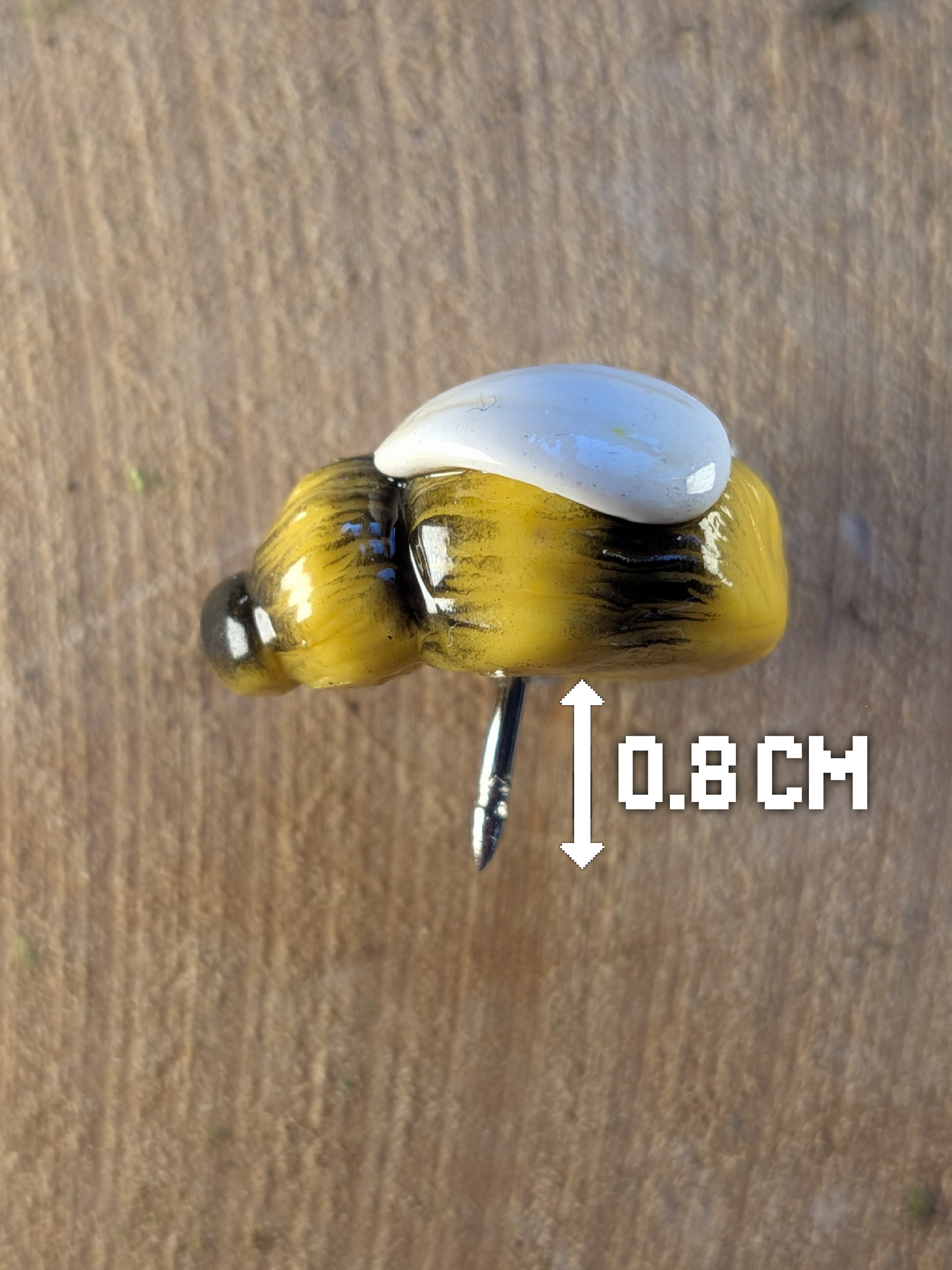 Bumble bee pin badge