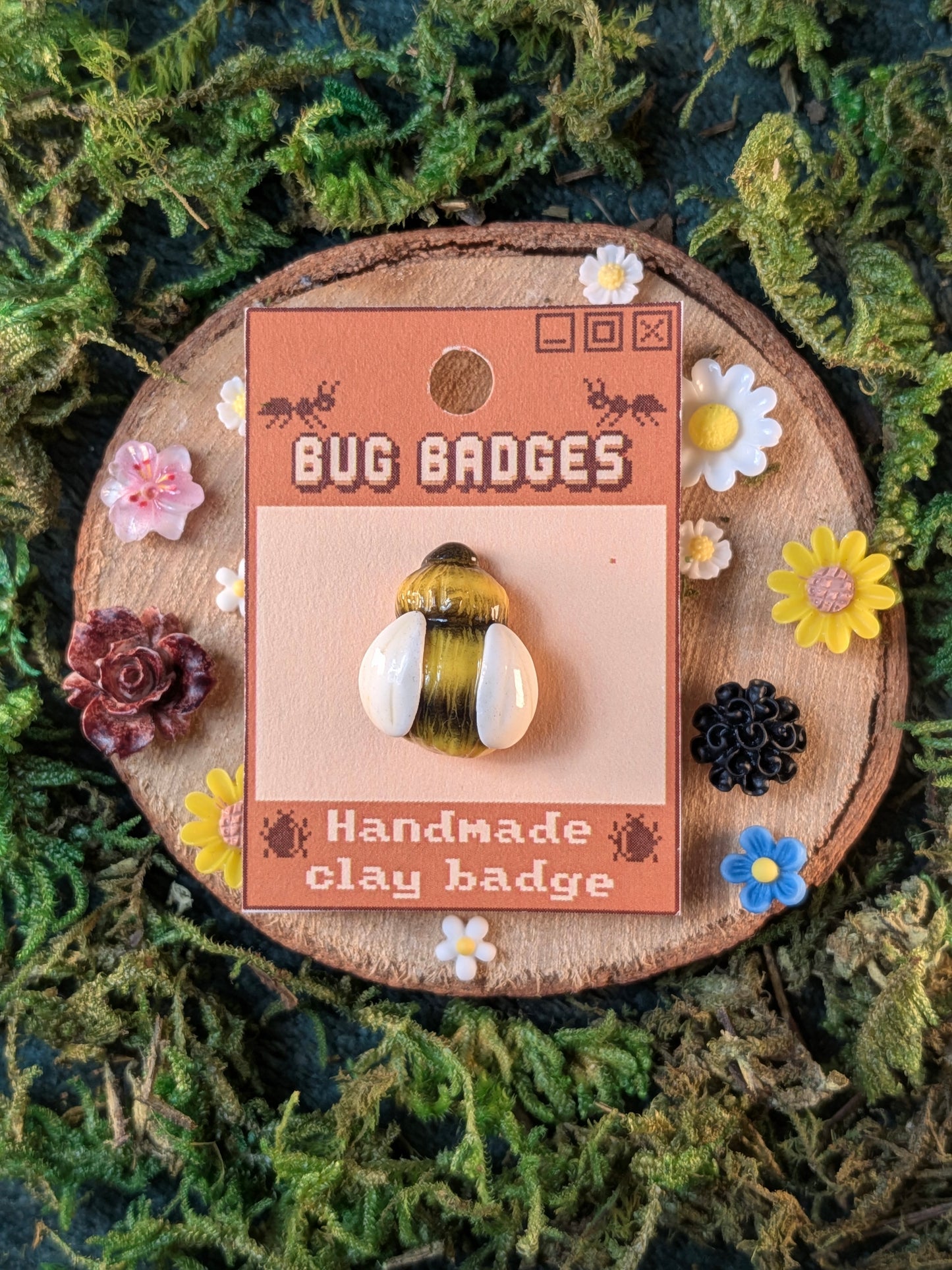 Bumble bee pin badge