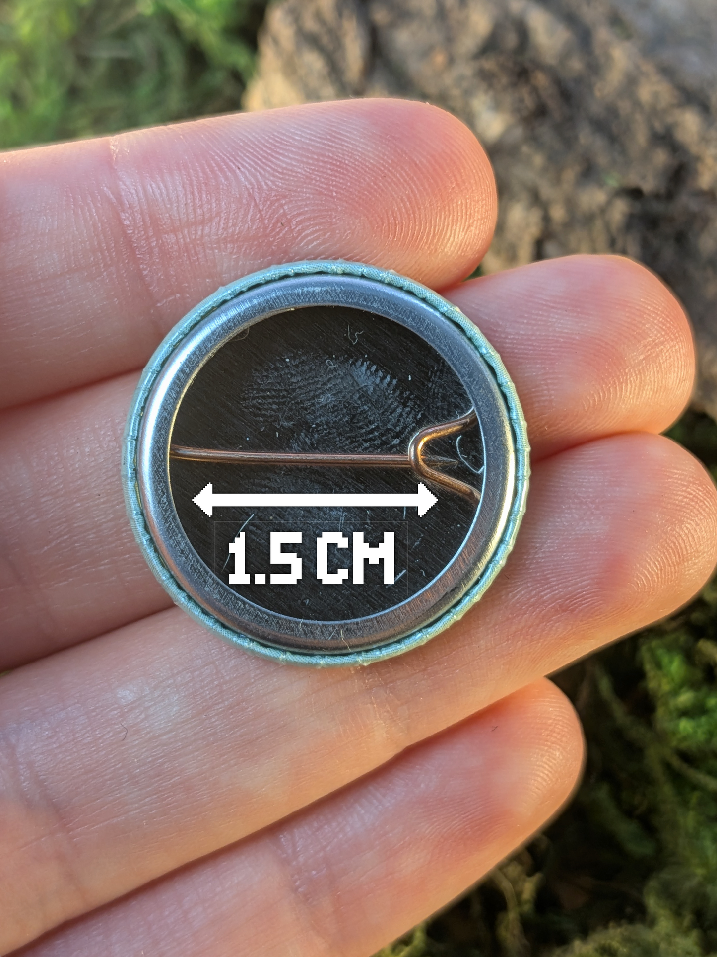 Just a lil flower guy 25mm pin badge